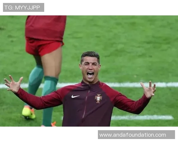 足球明星吸烟瞬间曝光引发热议球迷反应不一